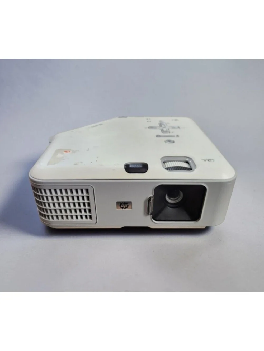 HP VP6325 Desktop DLP Video Projector CRVSB-05CE VGA - 1,232 HOURS / NO REMOTE